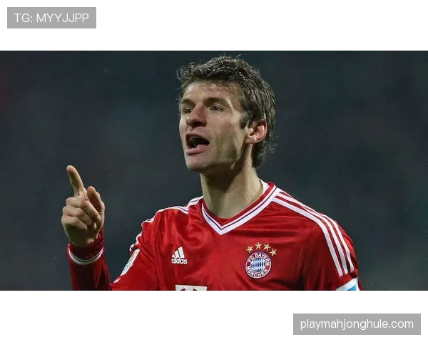 特写：退役在即，一代中场大师托马斯·穆勒向青年队员传授“转换瞬间的无球跑动”心得